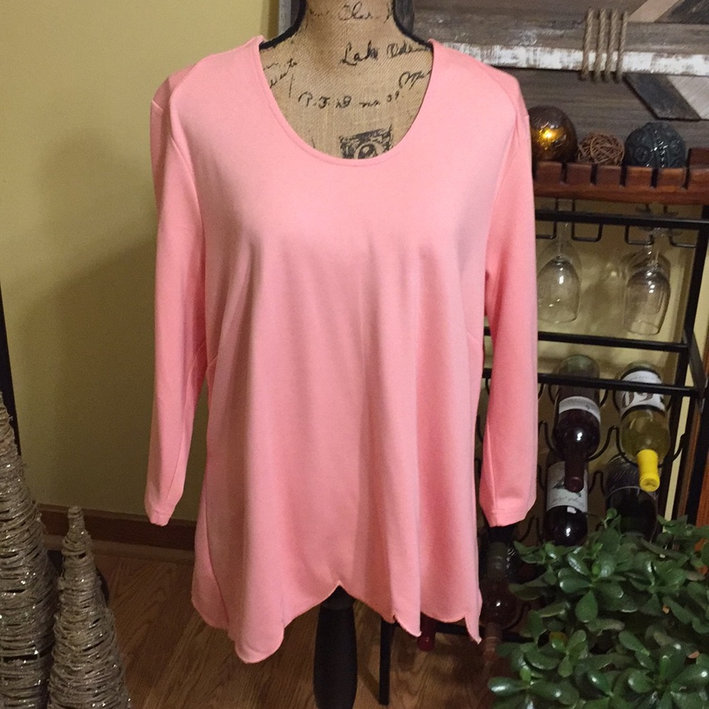 NWOT✨Light pink Shorter Front/ Longer back Top